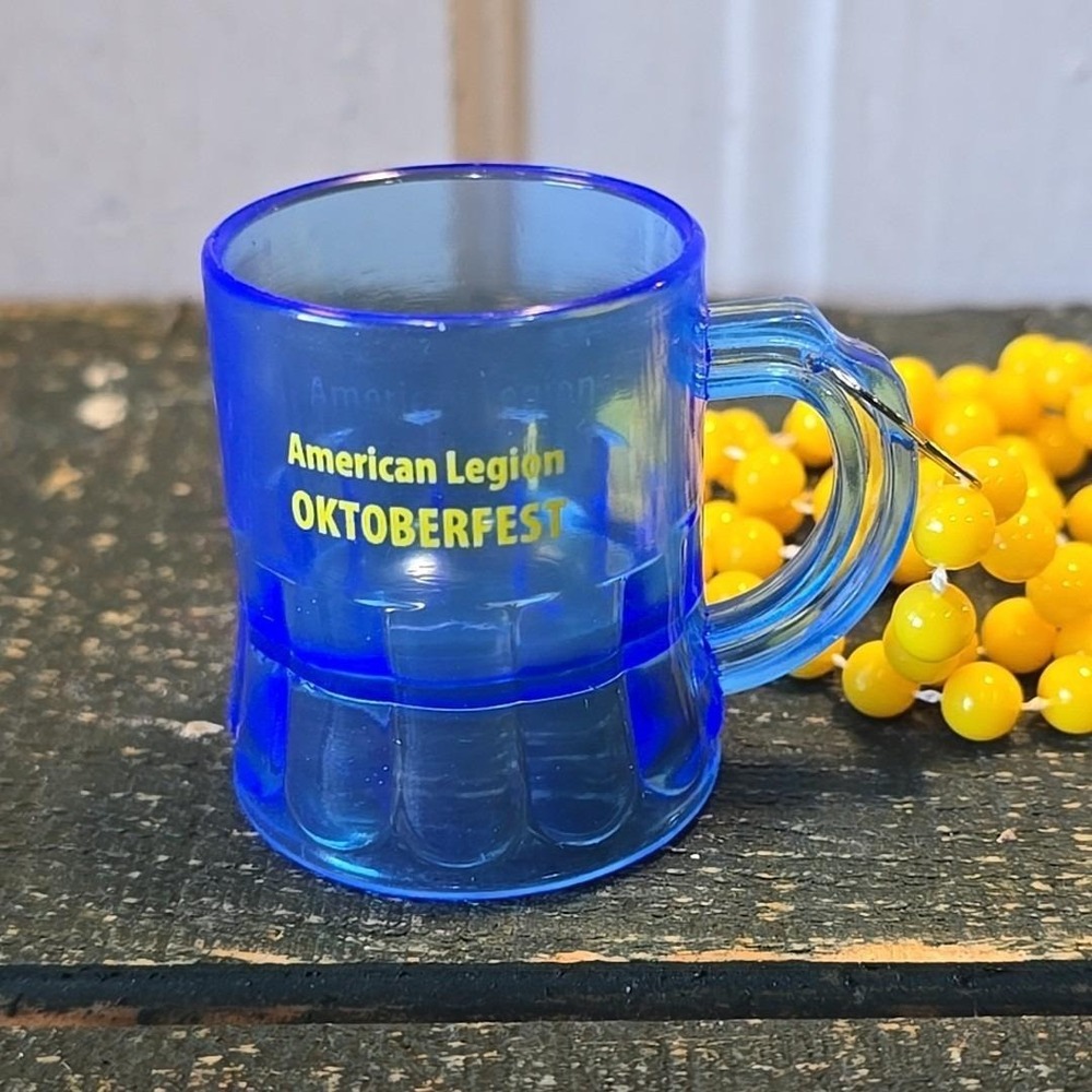 Vtg American Legion Oktoberfest‎ Blue Plastic Mini Beer Mug Necklace Mardi Gras